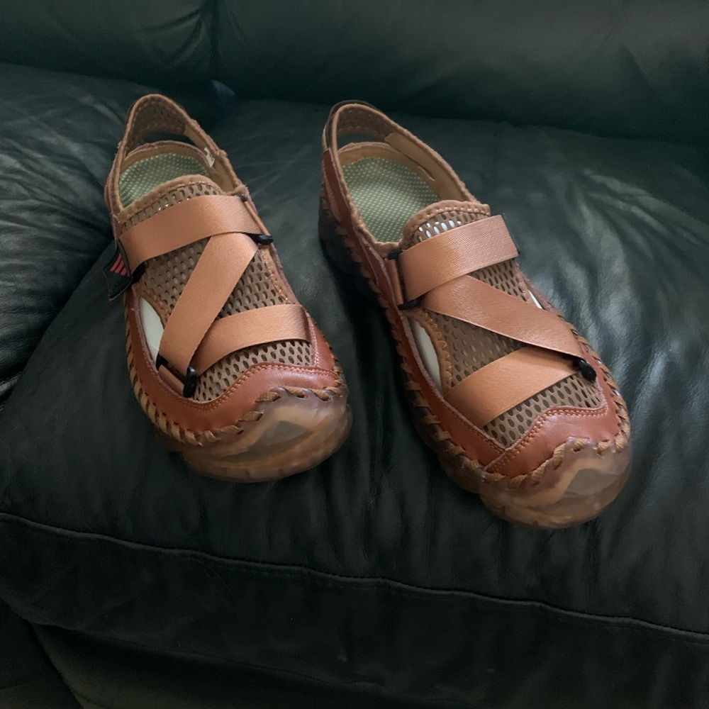 Men’s Sandals  /  smart looking stitched accents